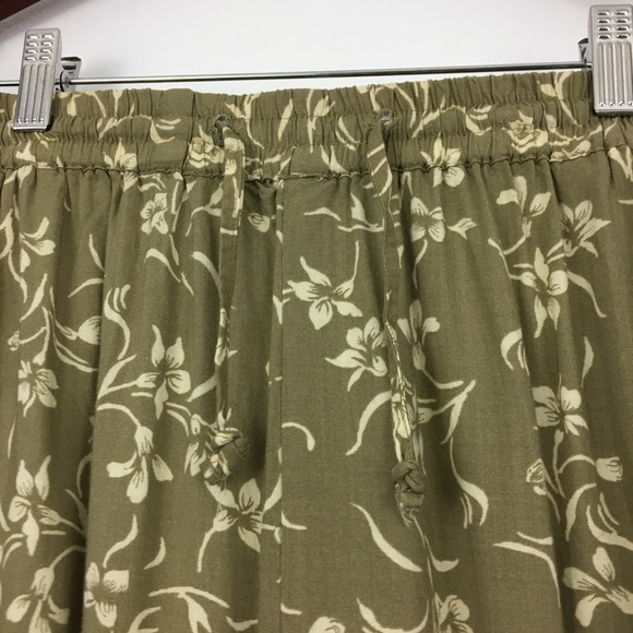 2/$20 American Eagle Outfitters Floral Pants - Picture 4 of 6